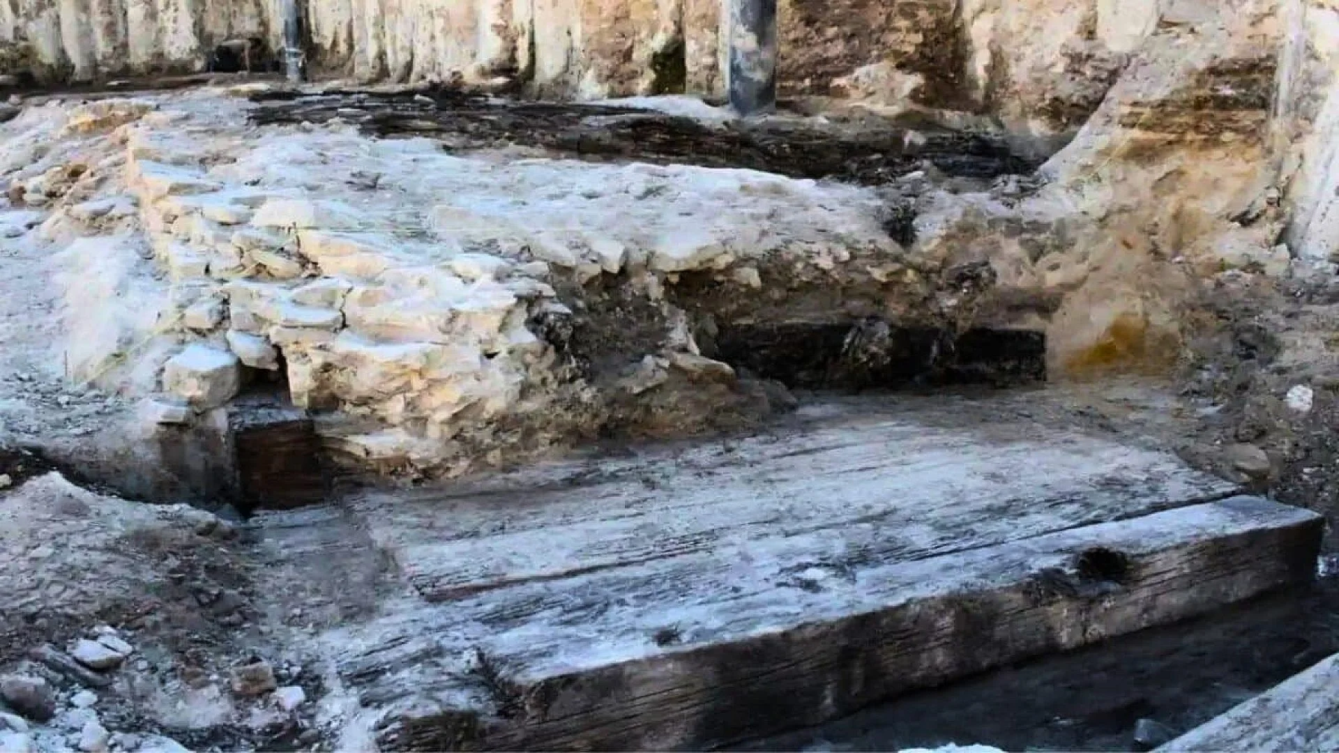 Rare Iron Age Riverside Structure Unearthed Beneath German City Scaled