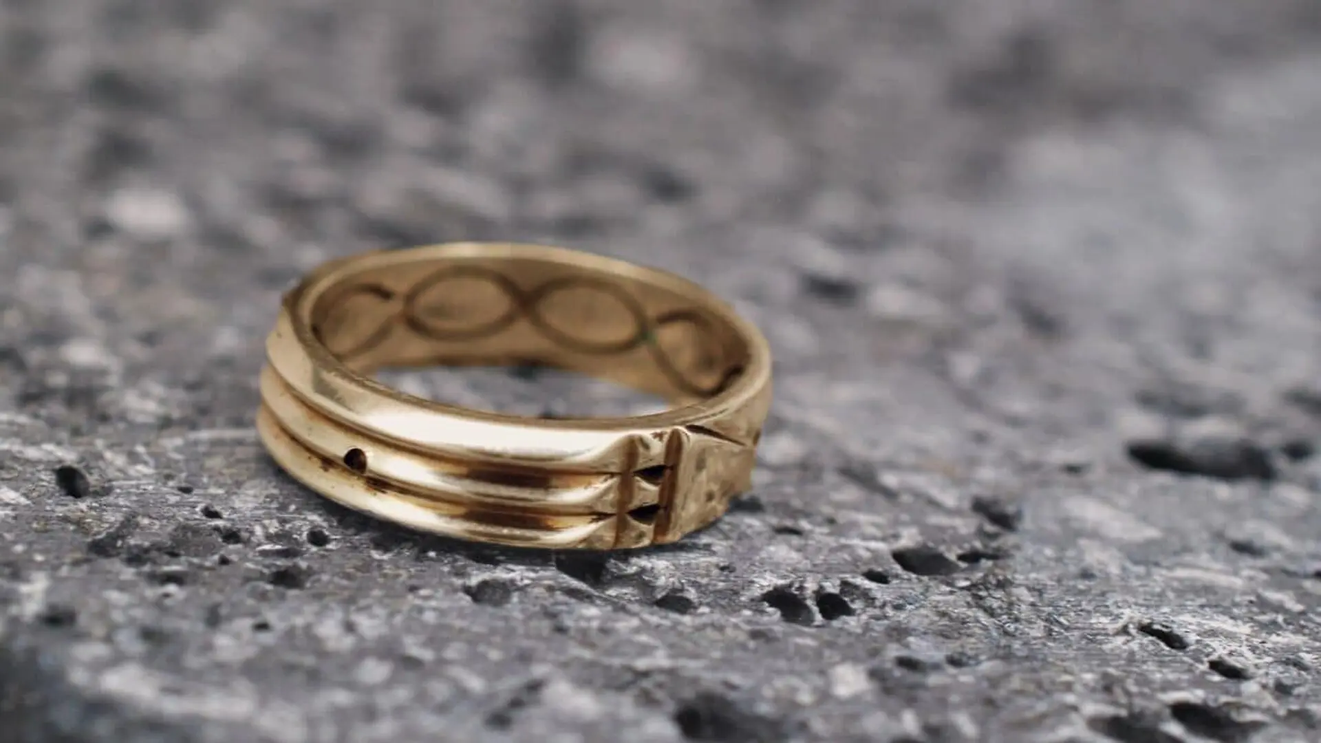 Masculine Atlantis Gold Ring In A Stone Scaled