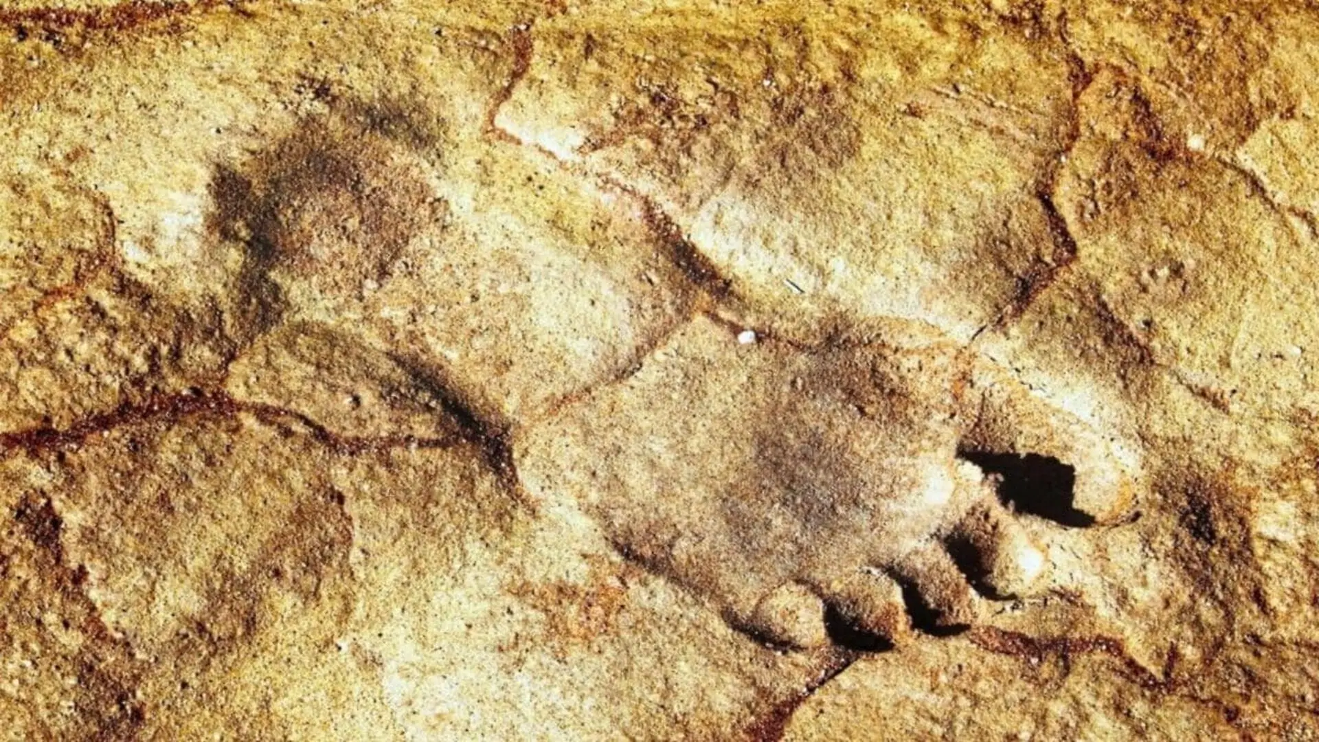 One Vanished Lake Captured Humans Walking Among Enormous Animals Scaled