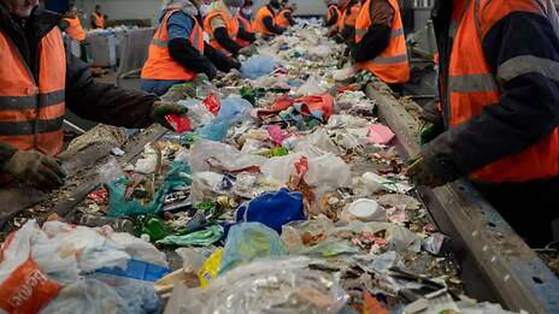 For Decades Plastic Waste Has Been Nearly Impossible To Reuse Scientists Just Found A New Way Forward Scaled