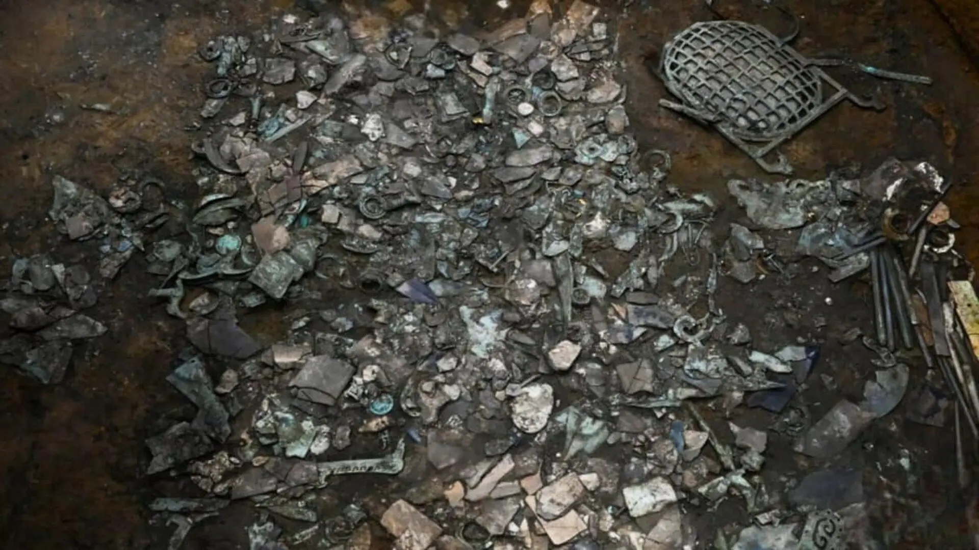 3000 Year Old Iron Artifact Found At Sanxingdui Scaled