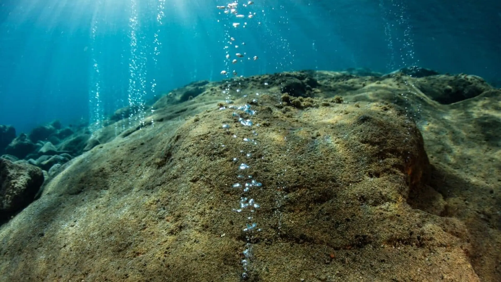 Scientists Have Just Discovered A Vast Hidden Volcanic System Made Up Of Underwater Mountains Scaled