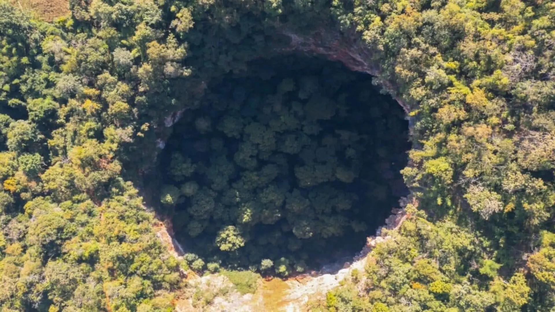 Google Maps Helped Reveal A Vast Meteorite Crater Scaled