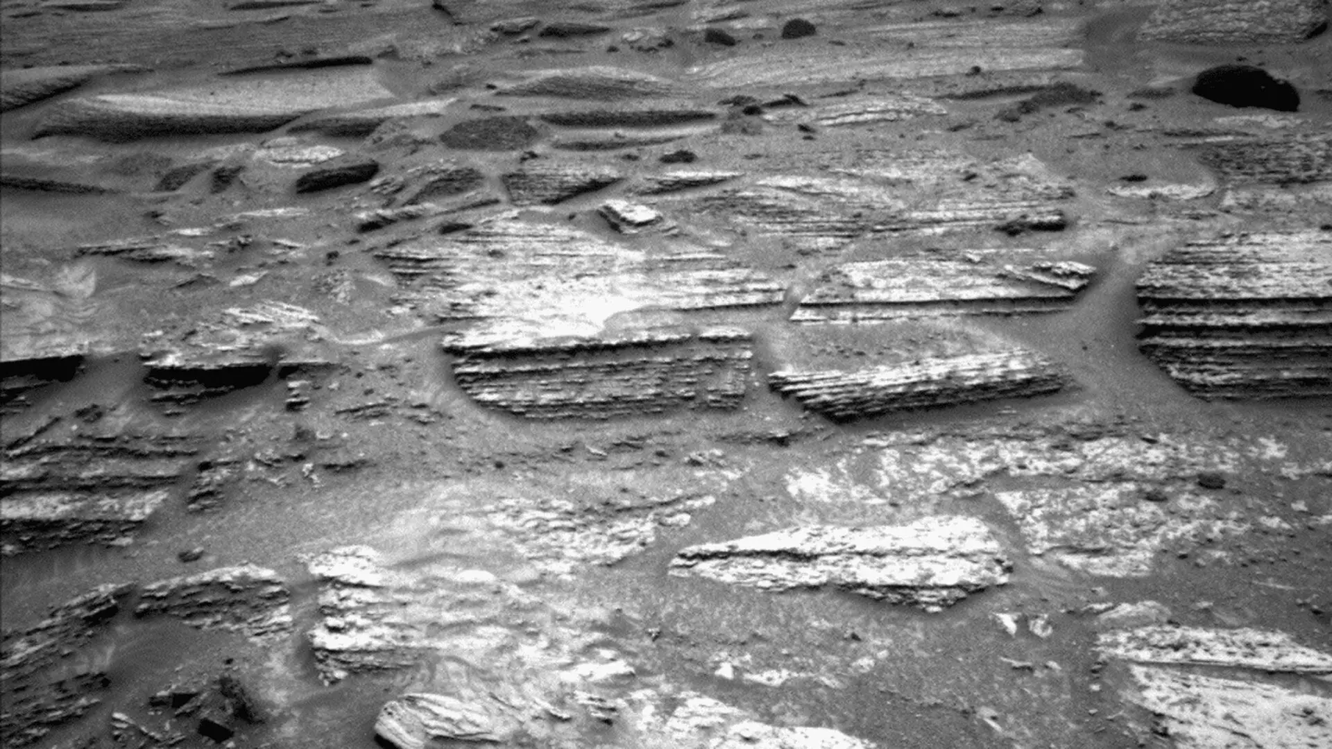 Nasas Curiosity Rover Discovers A Strange Striped Landscape Hidden On Mars Scaled