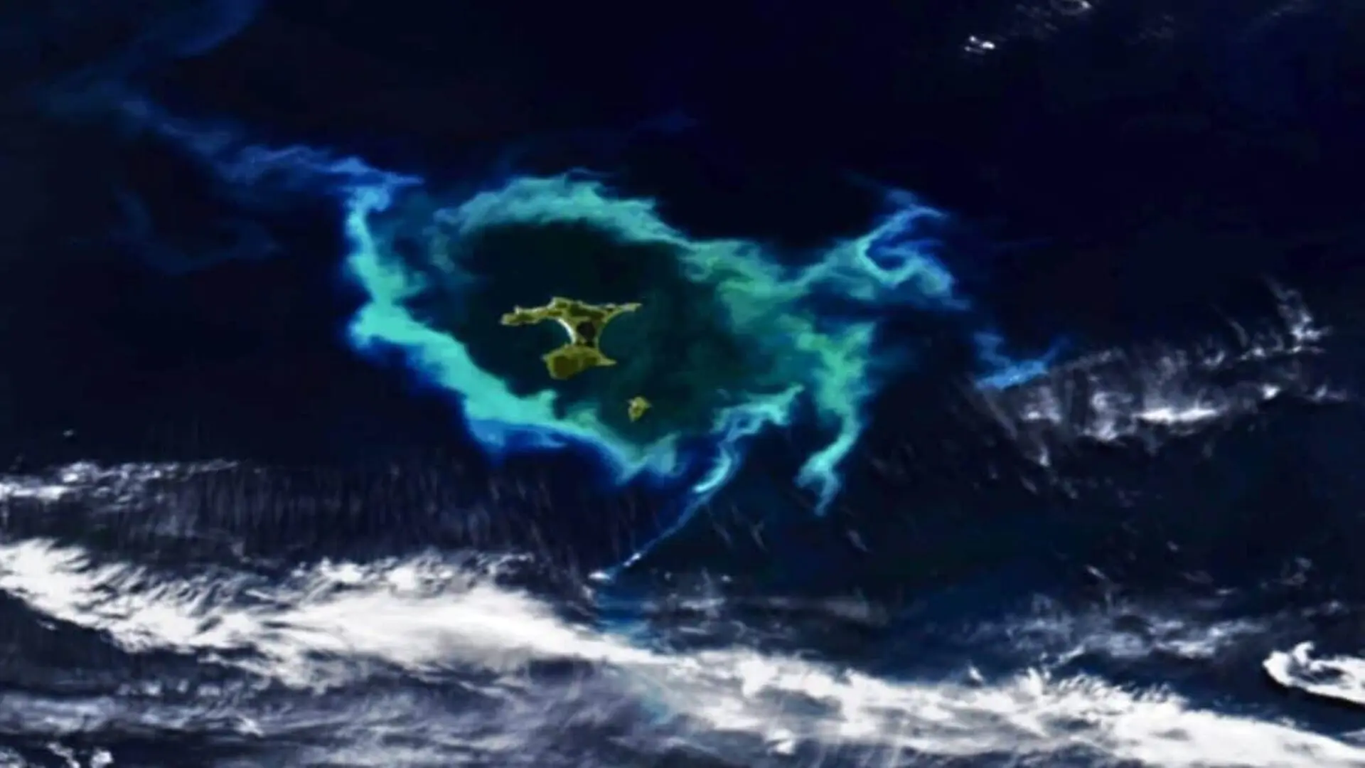 Nasa Captured A Massive Ghostly Halo Over The Pacific Scaled