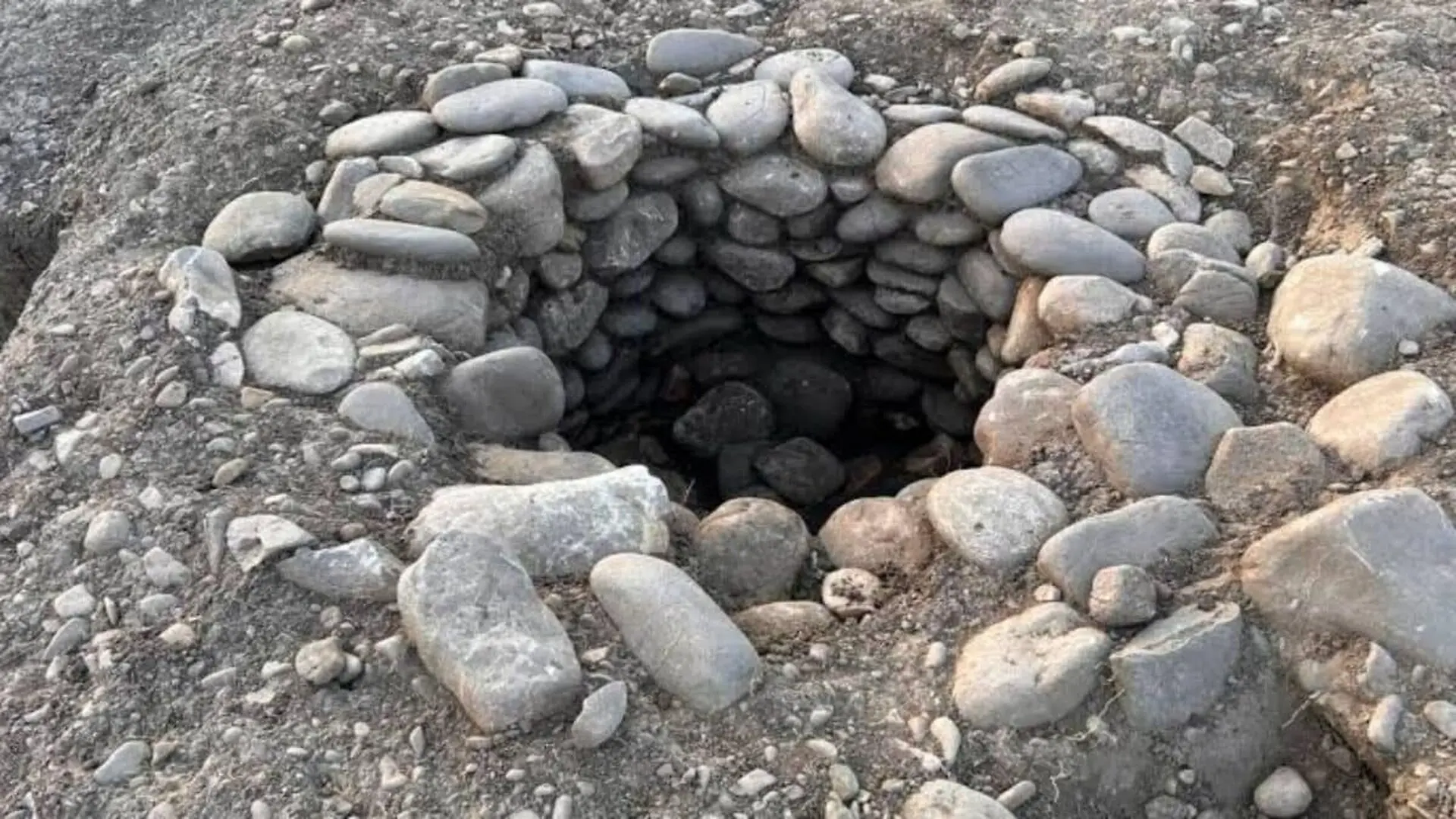 Archaeologists Just Found A Year Old Well In Italy Heres What Was Hidden Deep Inside Scaled