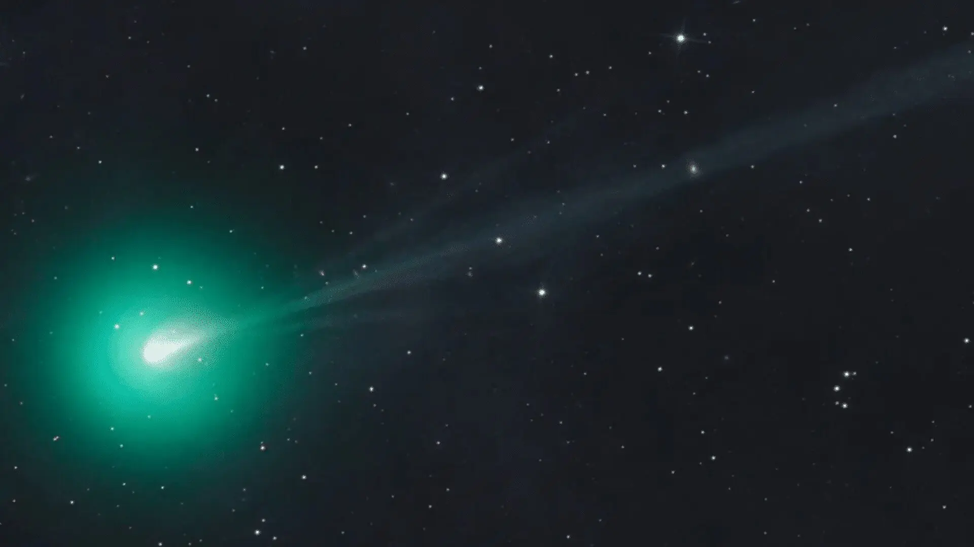 Watch Comet 220pmcnaught Erupt Into A Brilliant Green Glow After An Fold Brightness Surge Scaled
