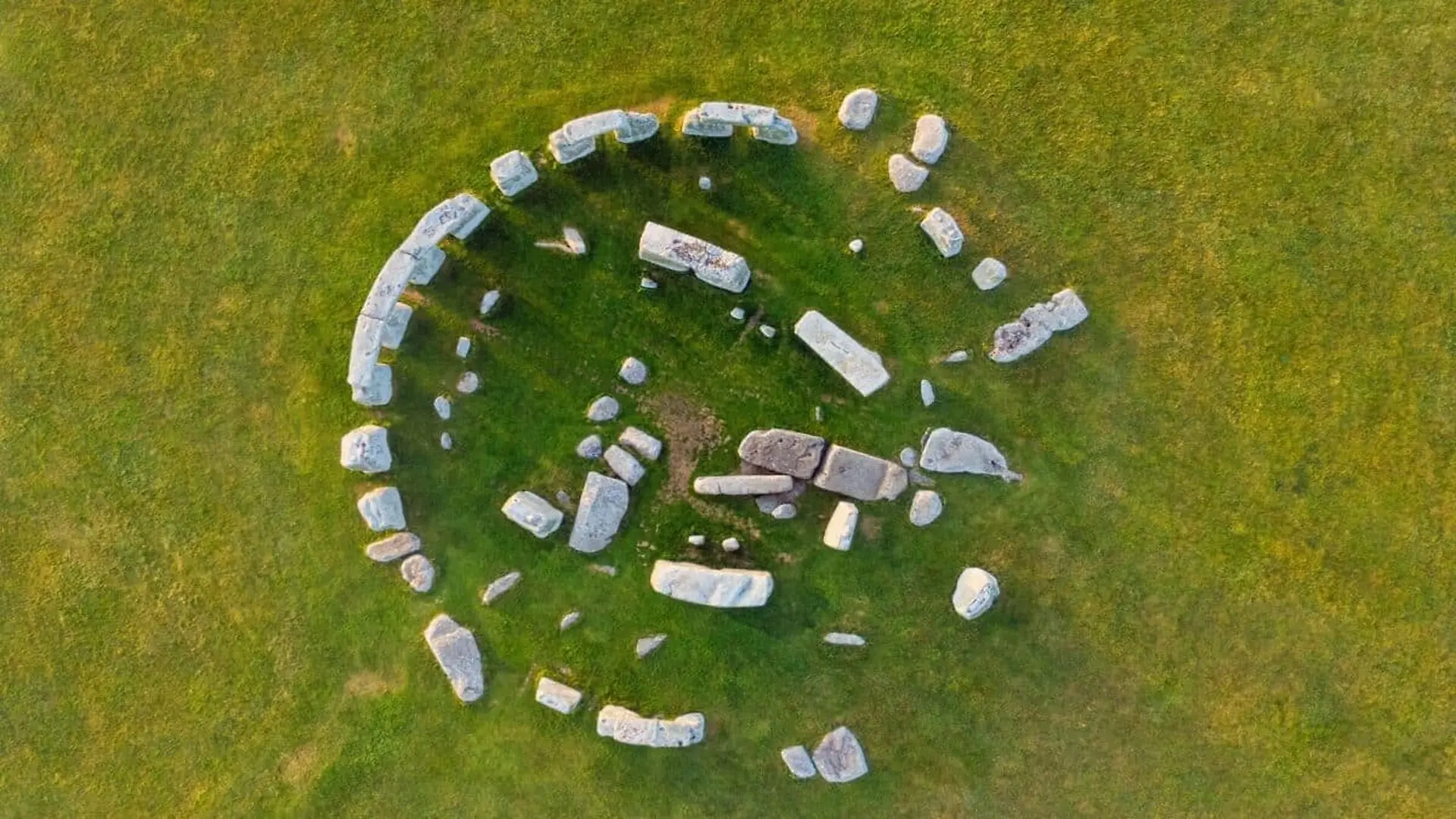 Archaeologists Found A Year Old Monument Near Stonehenge That Was Invisible Until One Simple Line Changed Everything Scaled