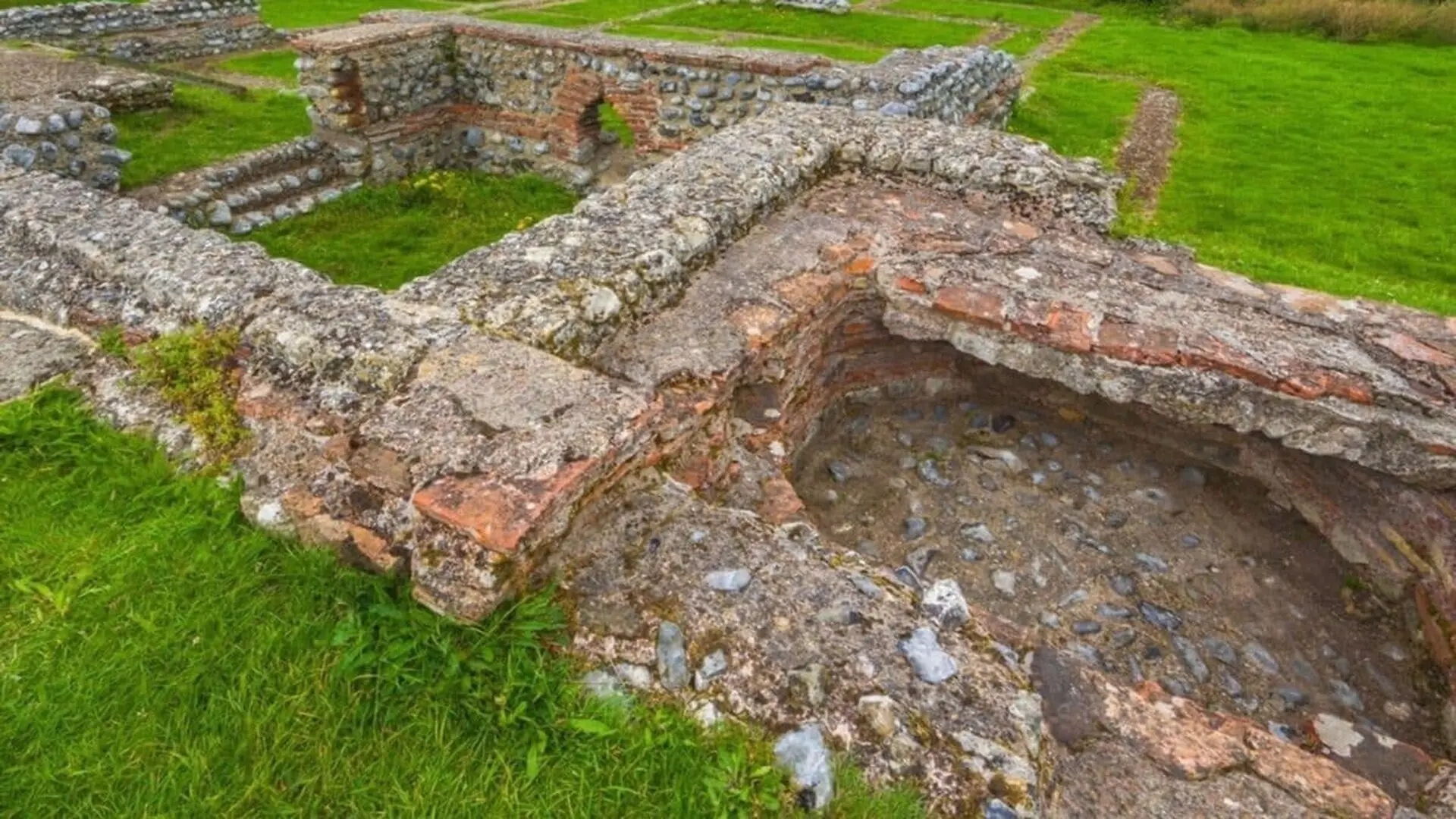 An Oxford Archaeologist Spotted A Roman Fort On Satellite Images Then Dug Up Coins Hinting At A Legend Told For Nearly Years Scaled