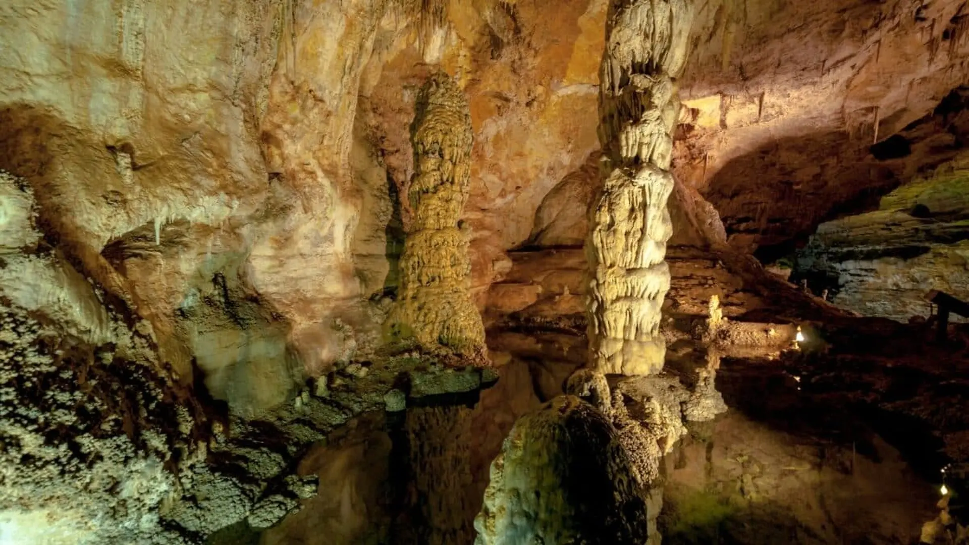 This Cave Was Sealed Off For 5 Million Years And Contains A Ballroom Filled With 20 Foot Crystals Scaled