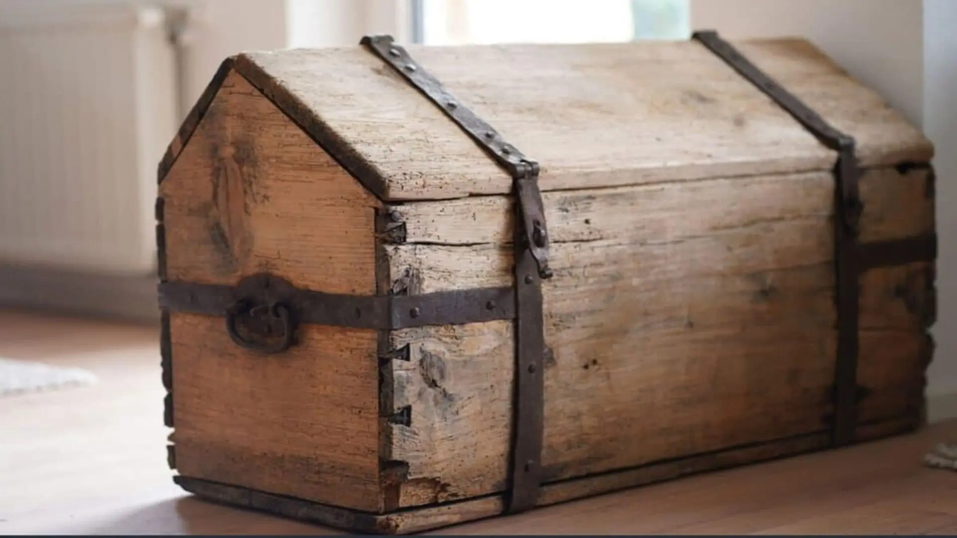 Medieval Gothic Chest Scaled
