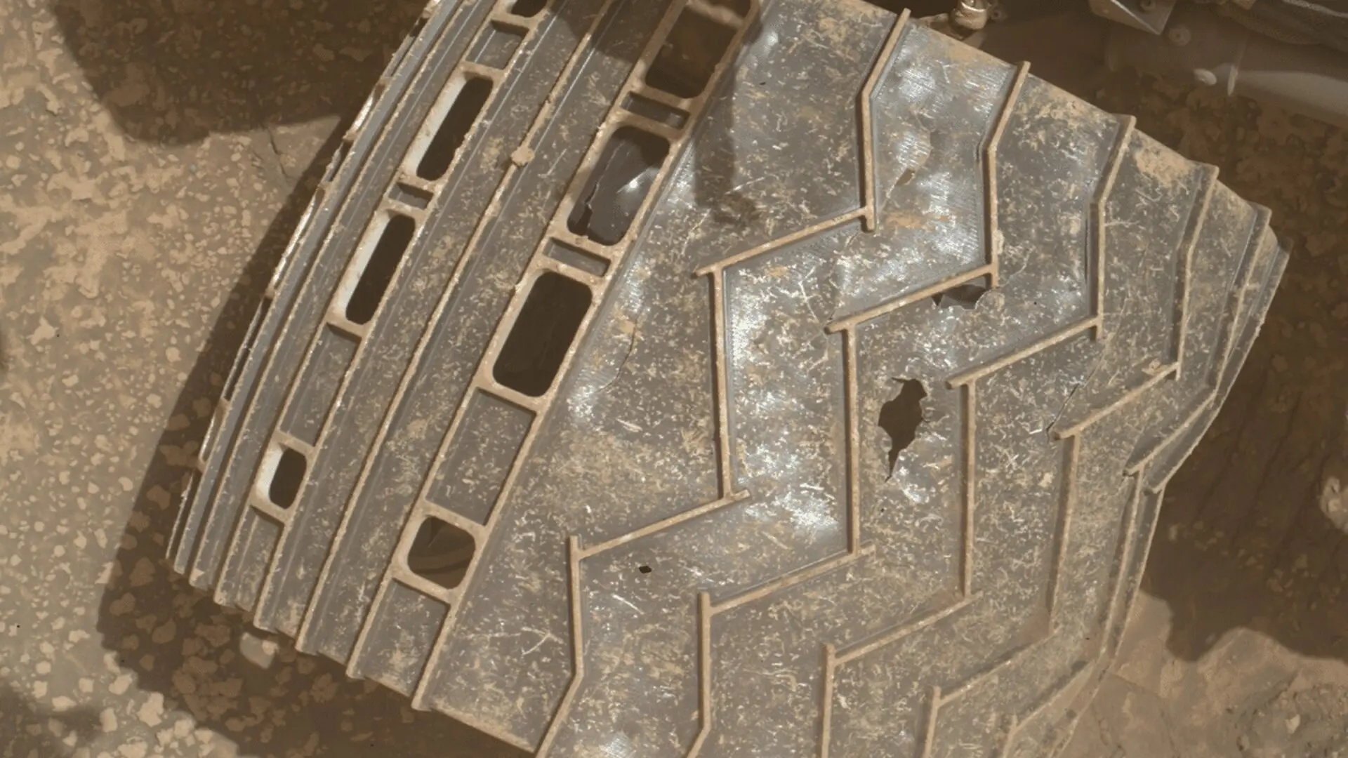 Nasas Curiosity Just Revealed A Surprising Close Up Of Its Cracked Wheel Defying Mars Harsh Terrain Scaled